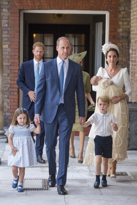 Prinzessin Charlotte und Prinz George mit ihren Eltern an der Taufe von Bruder Louis, Juli 2018.