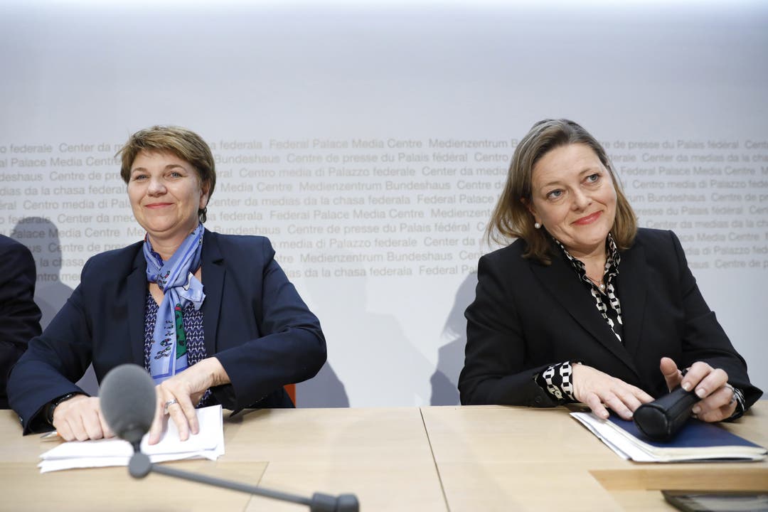 Nun will Amherd Bundesrätin werden. Ihre Gegnerin ist die Urner Regierungsrätin Heidi Z'graggen (rechts). Am 5. Dezember fällt die Entscheidung.