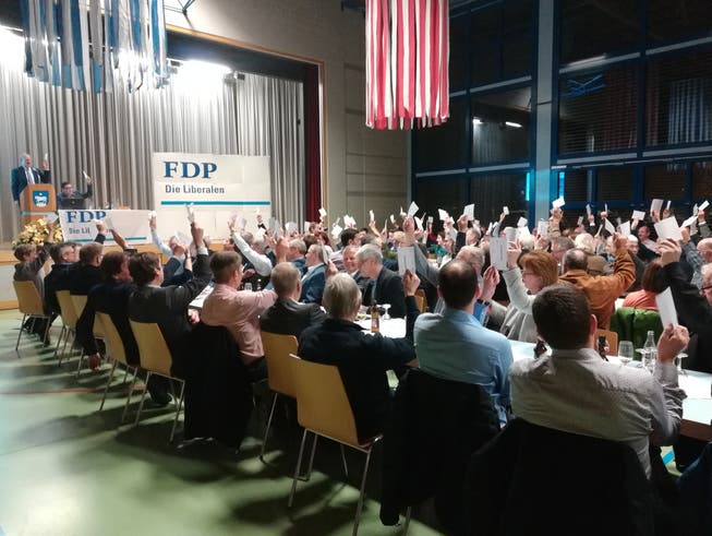 Einstimmig sagten die Delegierten der FDP Kanton Solothurn in der Mehrzweckhalle Subingen "Nein" zur Zersiedelungsinitiative.