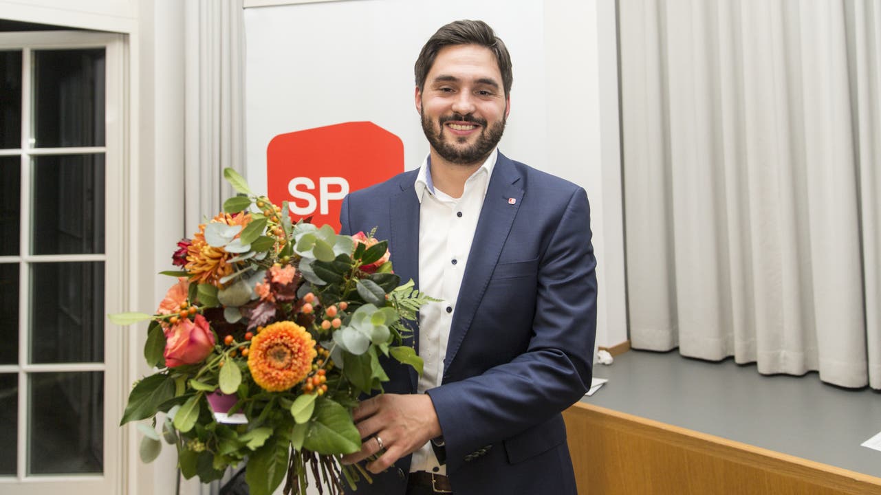 Nationalrat Cédric Wermuth soll für die Aargauer SP den freiwerdenden Sitz im Ständerat verteidigen. Er setzte sich am Parteitag gegen Nationalrätin Yvonne Feri durch.