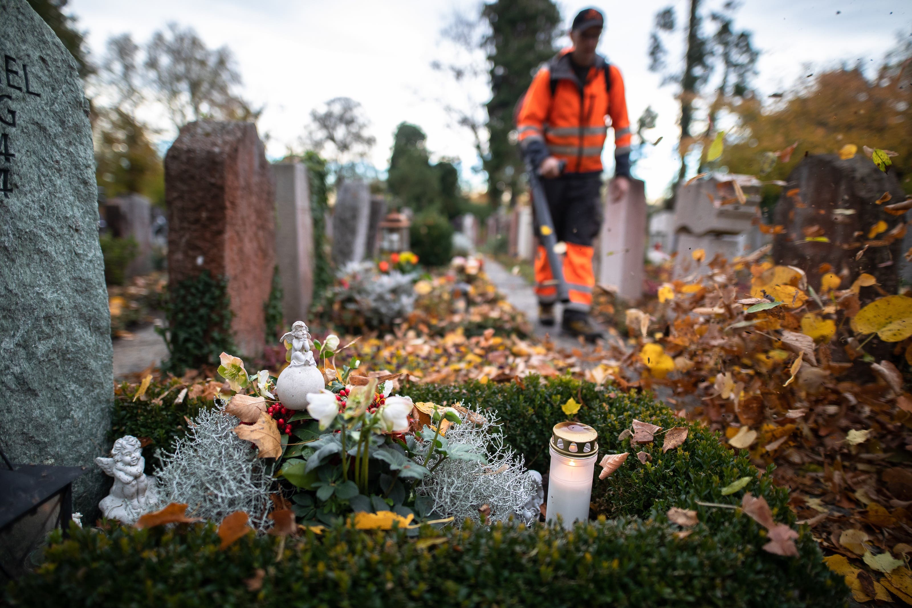Bildstrecke Gärtner auf dem Friedhof St. Katharinen