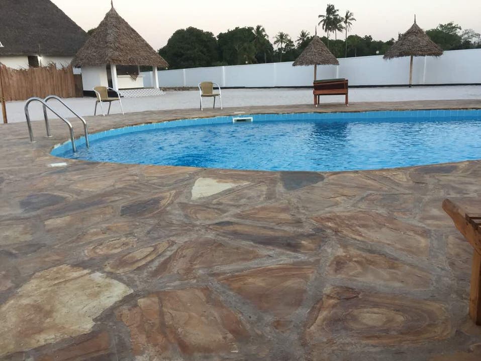 Der Pool wird auch gerne von den Einheimischen genutzt.