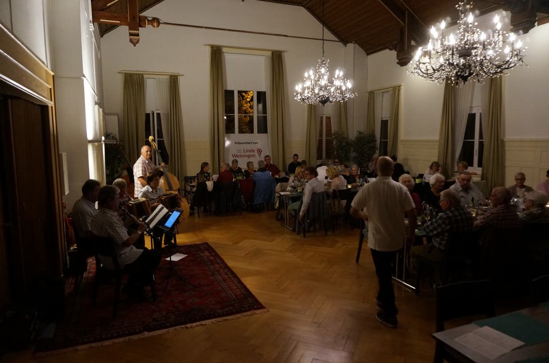 Zur 35. Stubete der Formation Schwyzerörgeler vom Föhrewäldli kamen über 40 Besucher und ein Dutzend Musikanten.