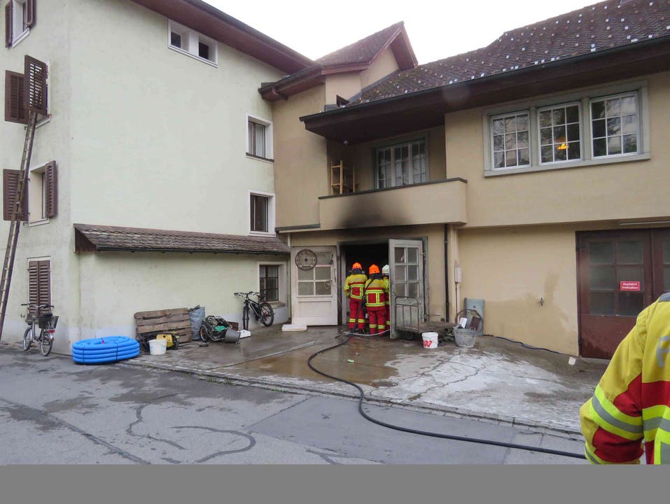 Bremgarten AGf, 27. September: In einer privaten Werkstatt in dieser Liegenschaft brach ein Brand aus. Er richtete einen Sachschaden von mehreren 10'000 Franken an.