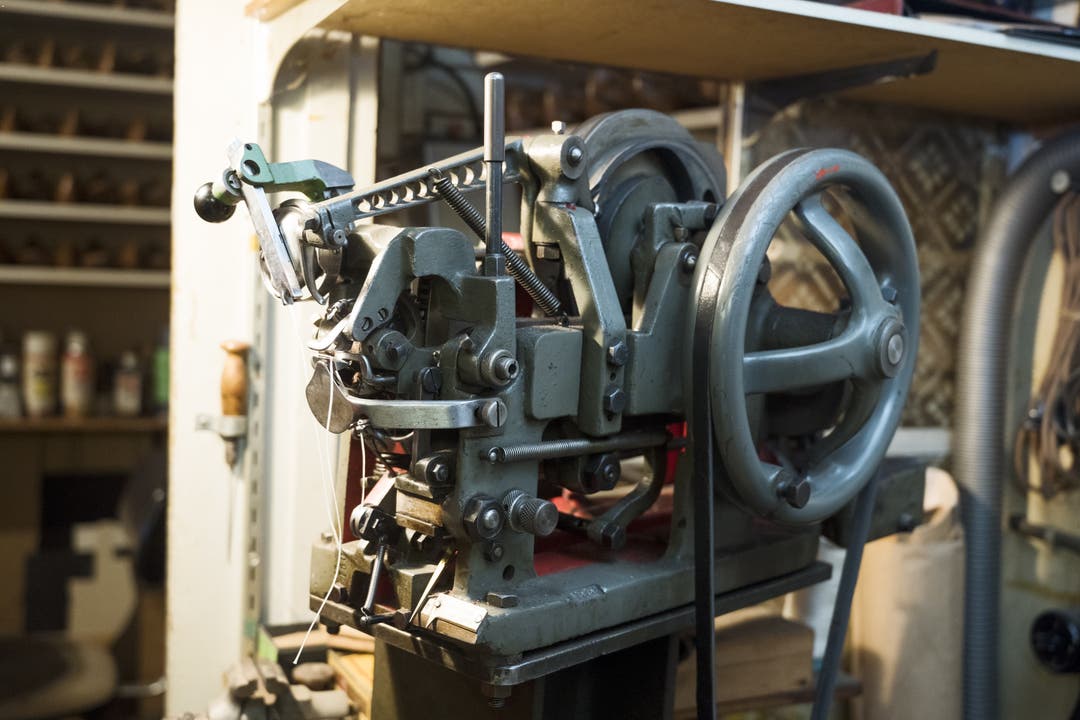  Eine alte Nähmaschine, mit der schon Krummenacher Senior gearbeitet hat.