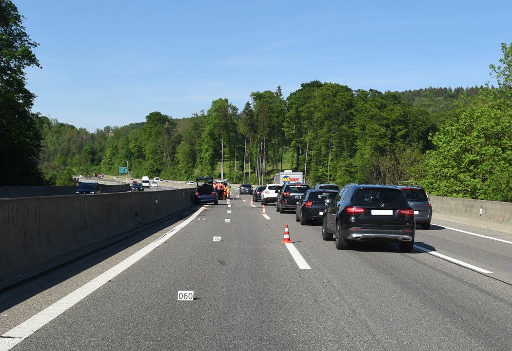 Lindau ZH, 23. Mai: Auf der Hammermülibrücke bei Kemptthal in der Gemeinde Lindau ist es am Donnerstagnachmittag zu einem Verkehrsunfall gekommen. Ein Autofahrer wurde mittelschwer verletzt.