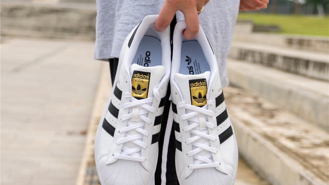 falta de aliento dentista Maldición Sportartikelhersteller: Adidas verlegt Konzern-Bereich in die Innerschweiz – und schafft 100 neue Jobs | Aargauer Zeitung falta de aliento dentista Maldición Sportartikelhersteller: Adidas verlegt Konzern-Bereich in die Innerschweiz – und schafft 100 neue Jobs | Aargauer Zeitung