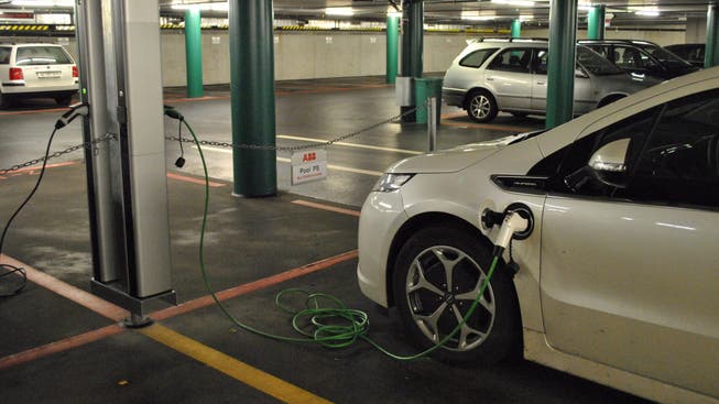 Elektroautos benötigen ein dichtes Netz an Ladestationen. (Symbolbild)