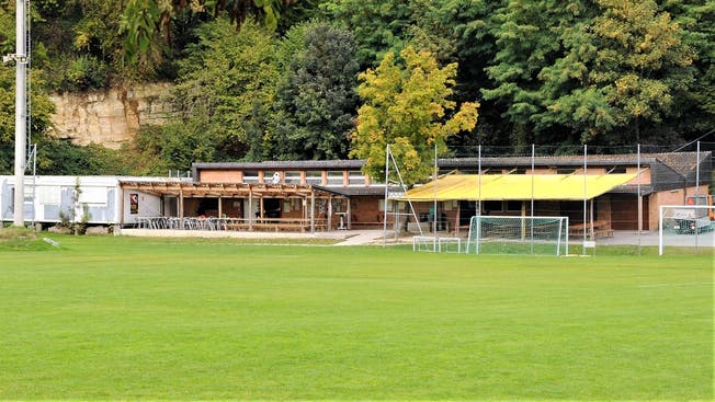 «Schief und marode» – Das Garderobengebäude des FC Küttigen verlottert zusehends und ist zu klein.