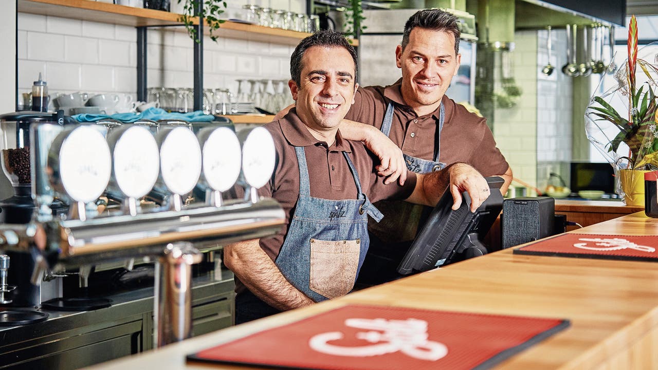 Wettingen, 13. November: Das beliebte Café «Spatz» hat neue Pächter. Costantino D’Ongia ist Geschäftsinhaber, Mirco Sgura Geschäftsführer.