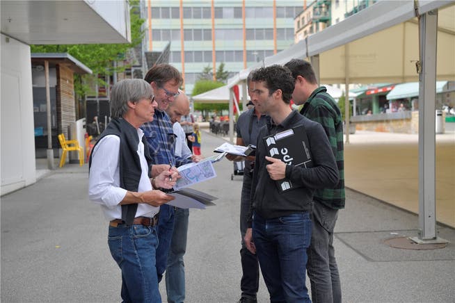 Aufnahmeleiter Rob Rutz (links) mit Kameraleuten und Tontechnikern. om