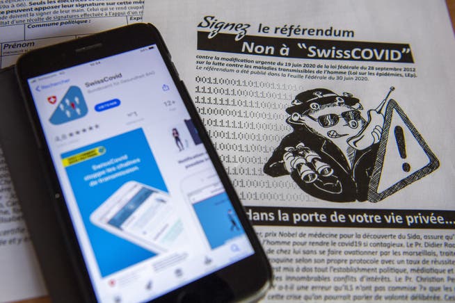 Die Gegner der SwissCovid-App warnen vor einer Gesellschaft, die auf digitale Überwachung und soziale Kontrolle basiere. 