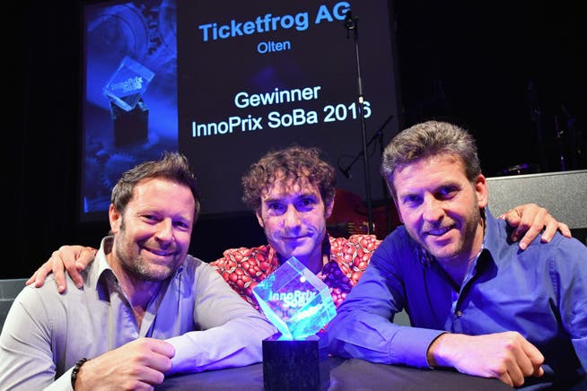 Reto Baumgartner und die weiteren Gründer Mike Müller und Urs Koller (von links) während der Innoprix-Preisverleihung. Damals hiess das Start-up noch Ticketfrog.