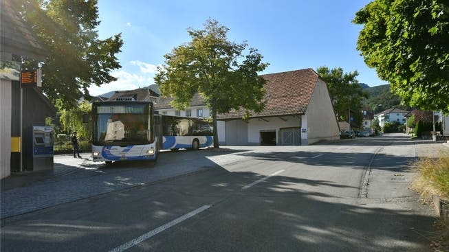 Lostorf sagt ja zur Sanierung der Hauptstrasse Nord (im Bild: Dorfplatz mit Bushaltestelle).