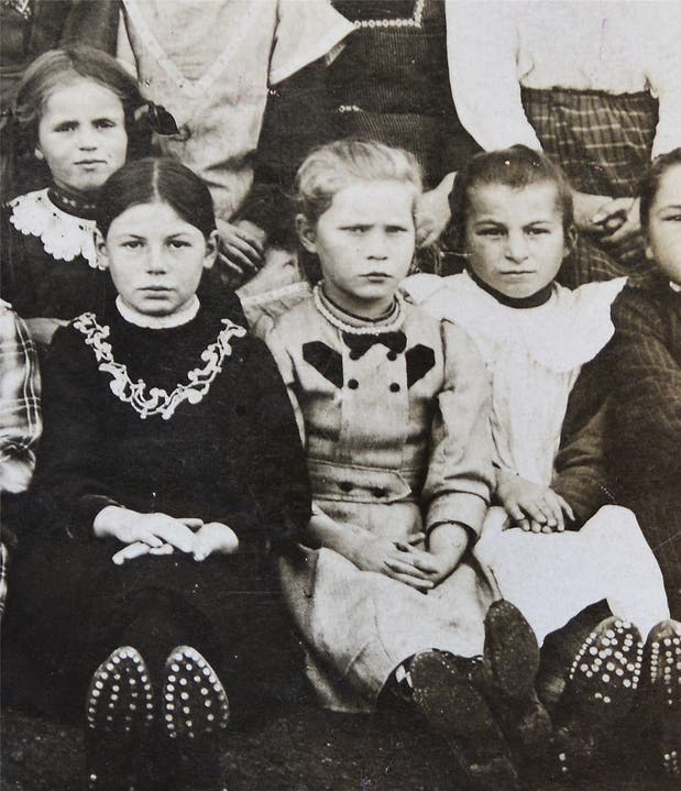 Die Jubilarin auf einem Schulfoto von 1916.