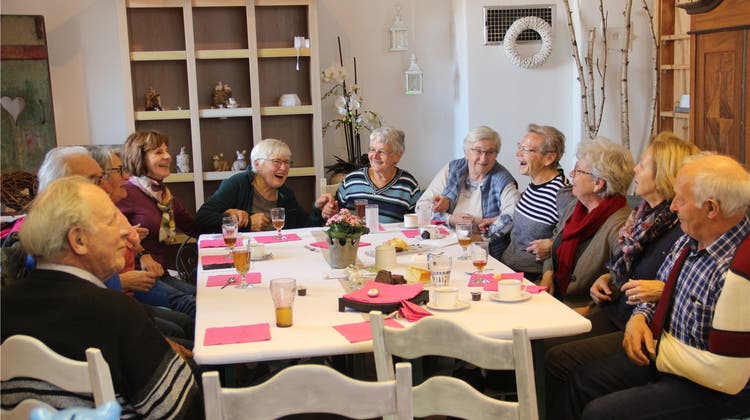 Kaffee und Kuchen – mehr brauchts nicht für die Üezmeler Senioren
