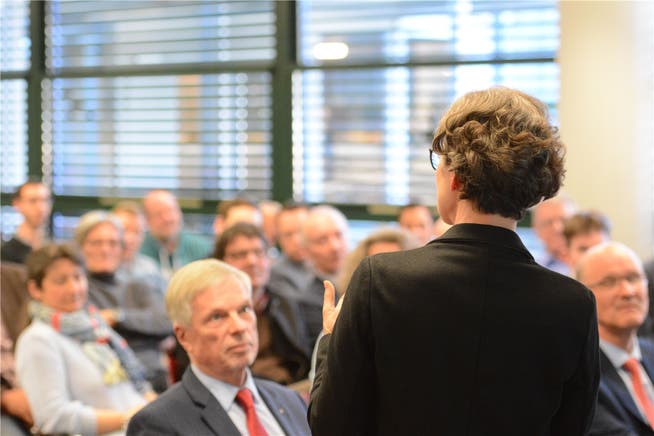 FDP-Grossrätin Sabina Freiermuth bei ihrer Ansprache: «Das Bildungsdepartement verheddert sich in Widersprüchen.»