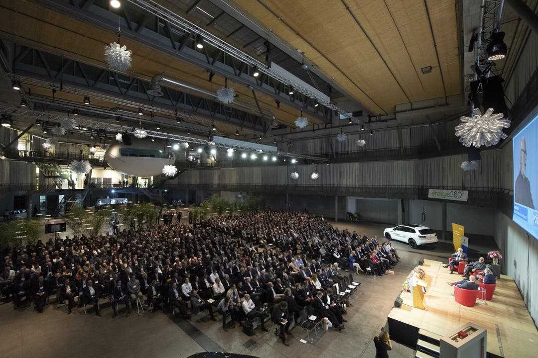 Dieses Jahr fand das Wirtschaftspodium erstmals in der Umweltarena Spreitenbach statt in der Stadthalle Dietikon statt.