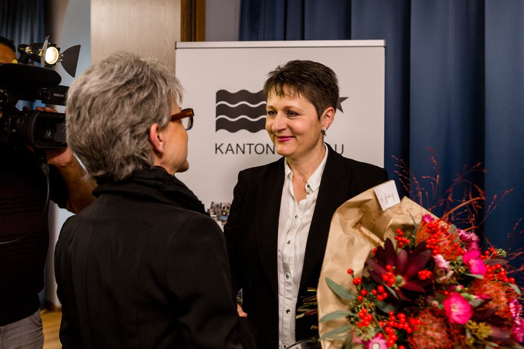 2016 kandidierte Bally für die Aargauer Regierung. Hier gratuliert sie Franziska Roth, der sie unterlag.