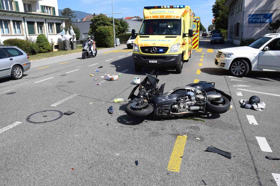 Grenchen SO, 9. September In der Solothurnstrasse in Grenchen wurde ein Rollerlenker von einem abbiegenden Auto erfasst und mittelschwer verletzt.