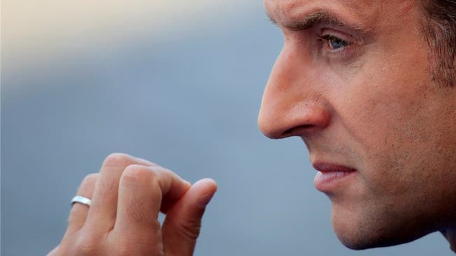 Nach vielen Fehltritten immer stärker unter Druck: Emmanuel Macron.