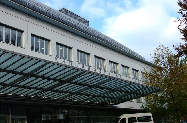 Auch das Kantonsspital Aarau war von der Software-Panne betroffen. Der Notfallknopf funktionierte nur auf einigen Abteilungen. Archiv