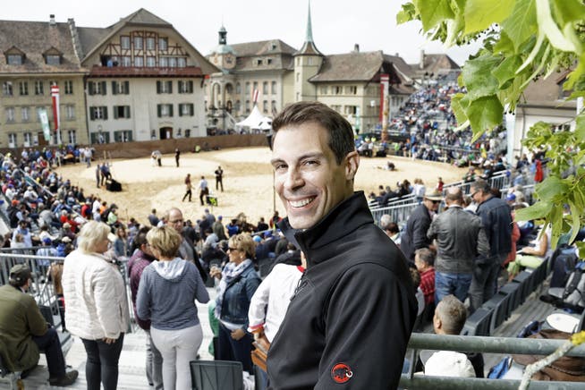 Nationalrat Thierry Burkart besucht das Aargauer Kantonalschwingfest in Zofingen.