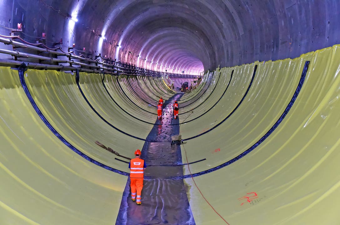 Das Abdichtungssystem des Eppenbergtunnels besteht aus einer PVC-Folie sowie einer Schutzfolie in den armierten Bereichen.