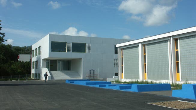 Das Schulhaus Steinmürli anlässlich seiner Eröffnung 2006.