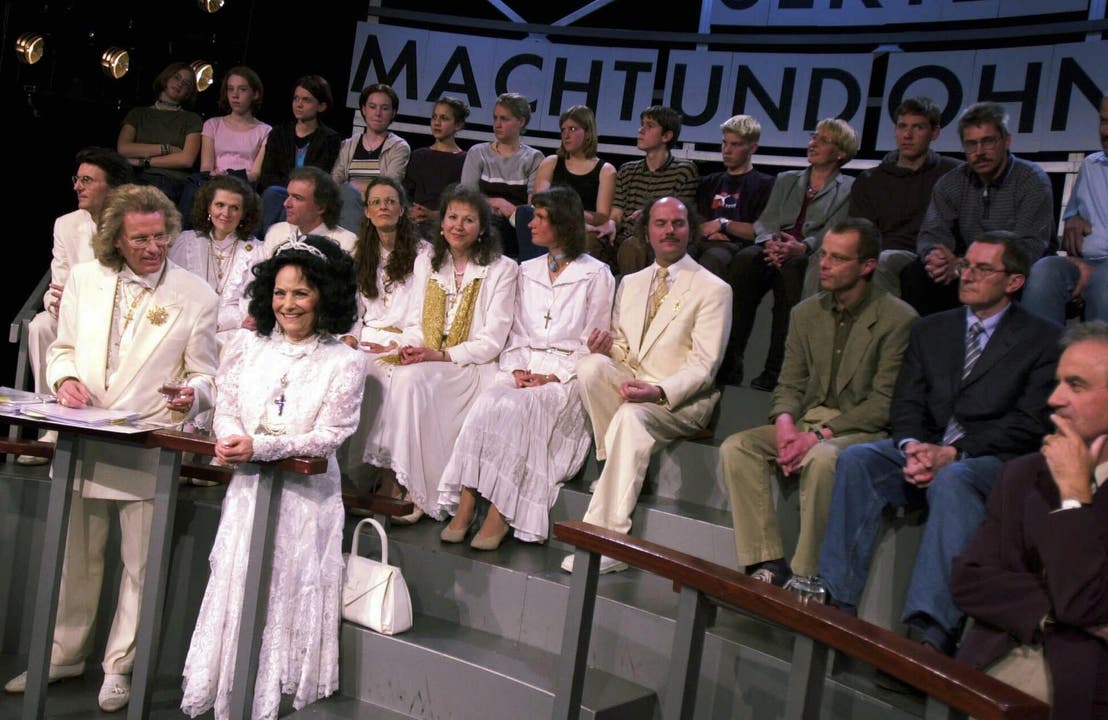 Icordo und Uriella und mehrere «Fiat Lux»-Mitglieder in der SRF-Sendung Arena zum Thema Sekten im April 2000.