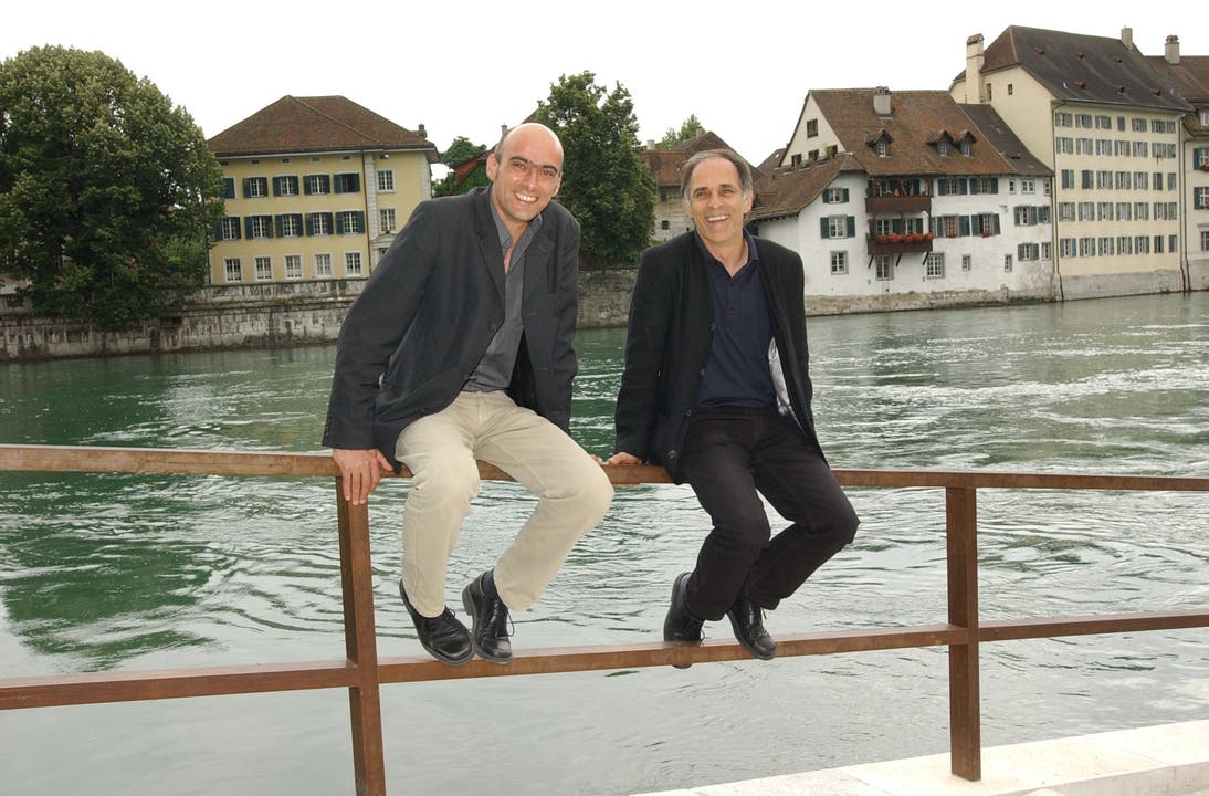 Nur scheinbar restlos glücklich sind bei der Quai-Eröffnung 2002 Projektsieger Philippe JeanRichard (l.) und Werner Stebler, Leiter Stadtbauamt.