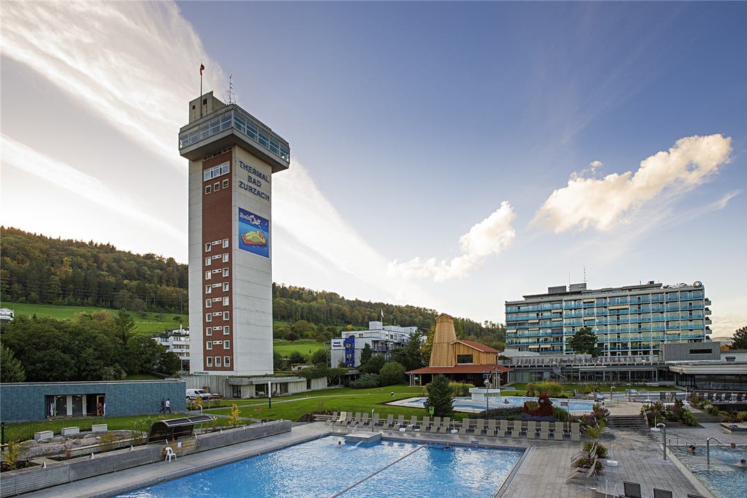Bad Zurzach ist weitherum bekannt als Wellness- und Kurort. Im Bild der Turm neben dem Thermalbad Zurzach. Oben im Turm befindet sich das Panoramarestaurant.