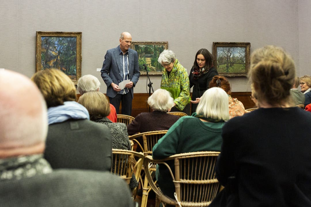 Vernissage Margot Bergman, Museum Langmatt Baden Markus Stegmann, Direktor Museum Langmatt, spricht an der Vernissage der Einzelausstellung von Margot Bergman, in Baden am 2. März 2019. Im Hintergrund Werke von Paul Cézanne.