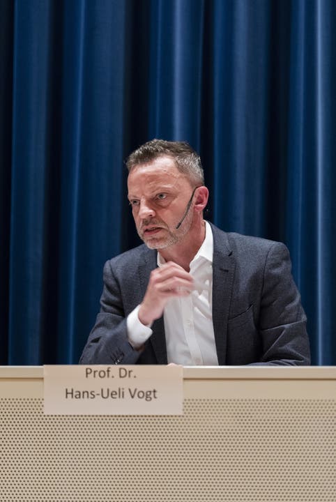 Hans-Ueli Vogt (SVP) ist der Vater der Initiative und hat bereits an zahlreichen Podiumsdiskussionen teilgenommen.
