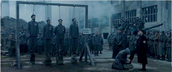 Mit Szenen wie diesen zwingen Rammstein die Zuschauer zur Auseinandersetzung mit der deutschen Vergangenheit Die Rocker treten im Video zum Song «Deutschland» als KZ-Häftlinge auf.