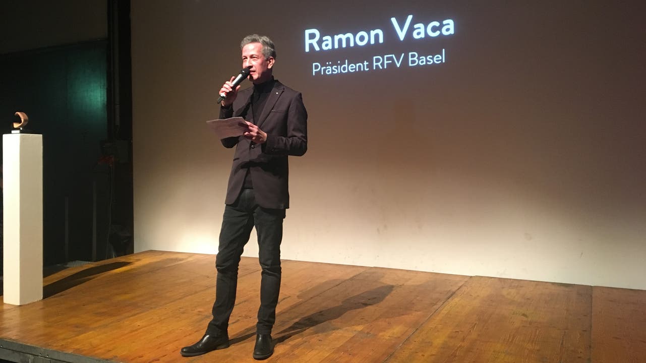 Ramon Vaca, Präsident des RFV Basel, bedankt sich bei allen Gönnern.