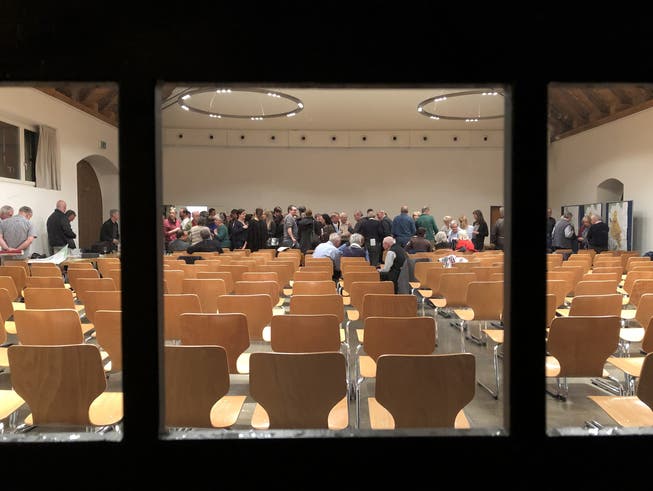 Blick von aussen in die Zähnteschüür Oberrohrdorf, in der die ausserordentliche Gemeindeversammlung zur BNO stattfand.