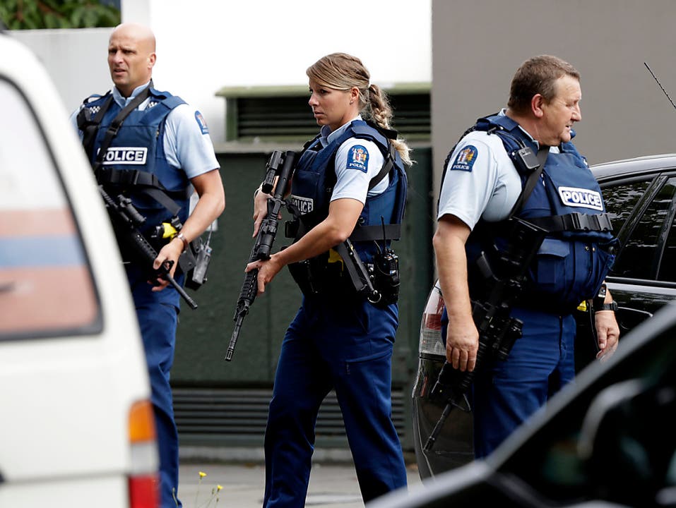 Sicherheitskräfte riegelten nach der Tat die komplette Innenstadt von Christchurch ab,