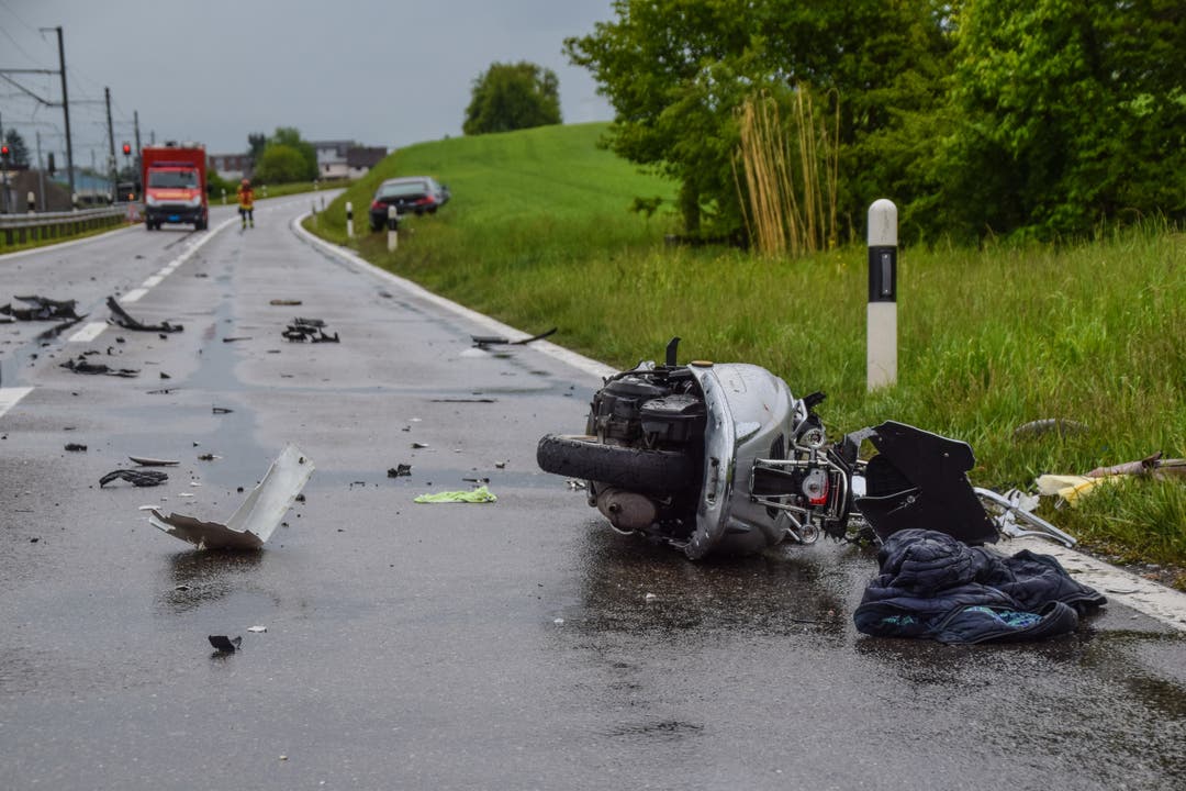 Boswil AG, 10. Mai: Ein Rollerfahrer ist tödlich verunfallt. Die näheren Umstände der Frontalkollision mit einem BMW sind noch ungeklärt.