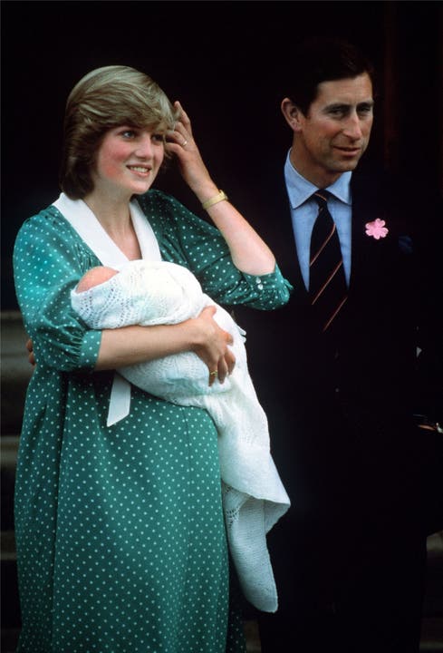 Diana und Charles mit ihrem Erstgeborenen, Prinz William.