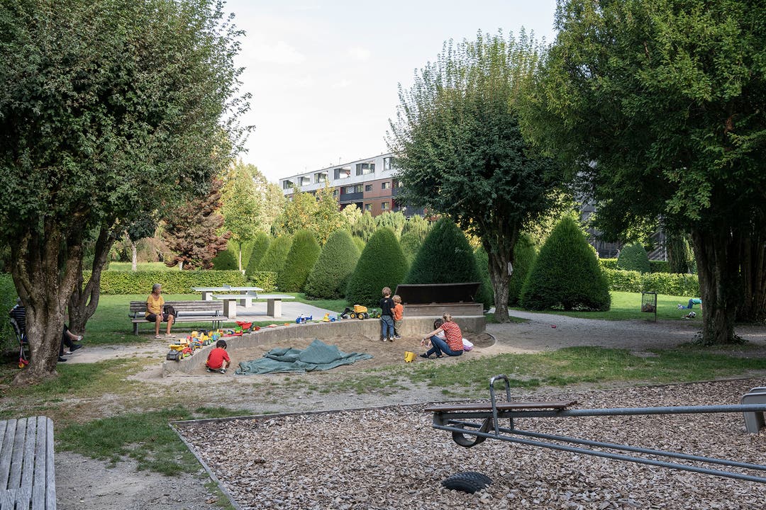 Spielplatz auf dem alten Stadtfriedhof an der Bruggerstrasse.