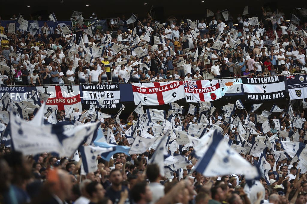 Und auch aus London sind viele Fans gekommen und unterstützen ihr Tottenham.