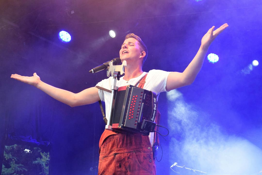Stadtfest Brugg 2019 Volxrox spielen "Swiss Wörker Musig – vermischen Örgeli, Boogie-Woogie und melodiösen Country-Rock.