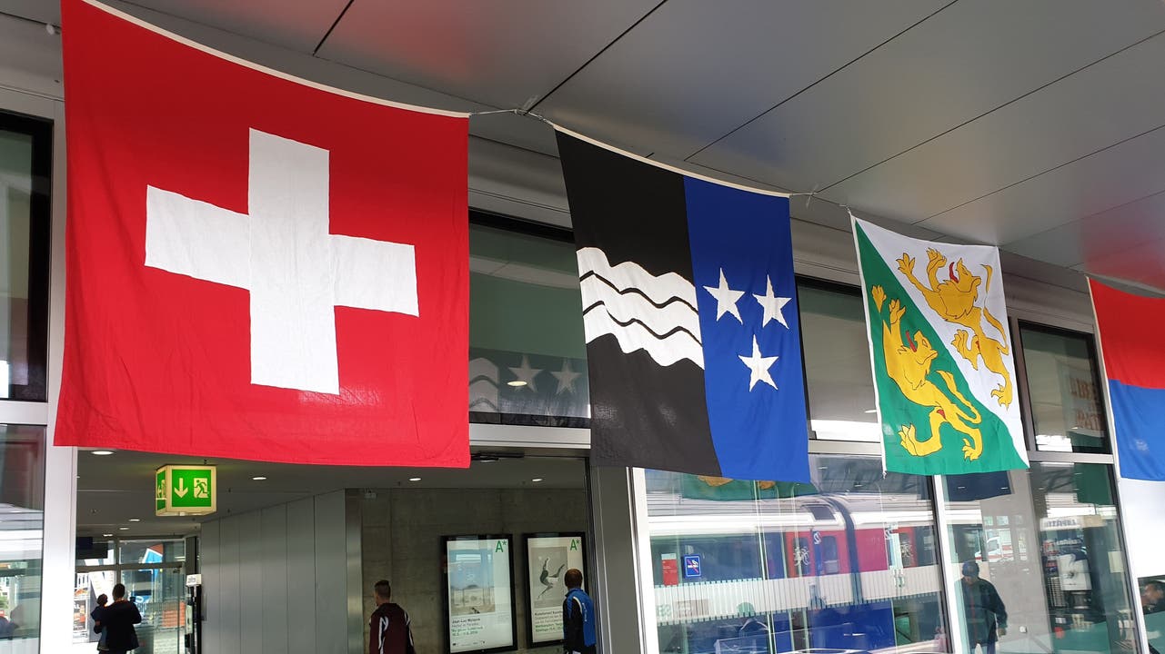 Nachdem unter anderem die Thurgauer Flagge erst falsch montiert wurde, hängt sie jetzt richtig.