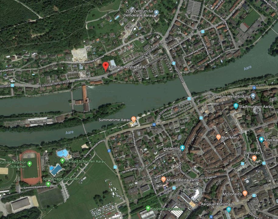 Der Tatort befindet sich an der Erlinsbacherstrasse 40 in Aarau (rot markiert). Dort wohnte das Opfer.