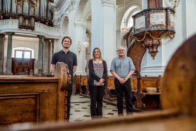 Die Organisten (v.l.) Benjamin Guélat, Sally Jo Rüedi und Urs Aeberhard.