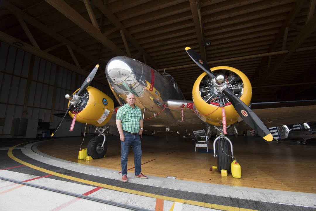 Hugo Mathys zeigt die Flugzeuge seiner Classic Formation