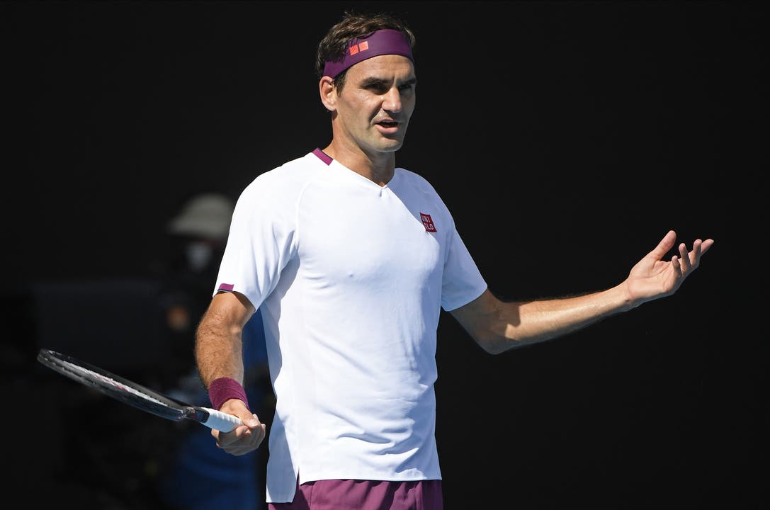 Wegen Meckerns wird Federer im dritten Satz verwarnt.