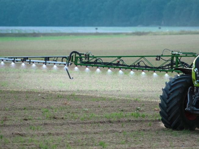 Der Einsatz von Pestiziden in der Landwirtschaft ist mit Risiken für Gesundheit und Umwelt verbunden.