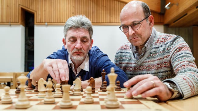 Helmut Löffler (links) und Andreas Ehrsam vom Schachklub Grenchen freuen sich auf das 20. Rapidopen-Turnie
